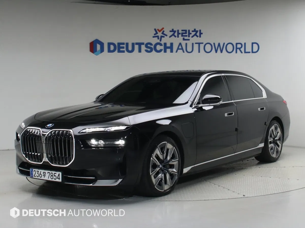 BMW Série 7 (G70) 750e xDrive Design Pure Excellence 2023 — photo 1 sur 26
