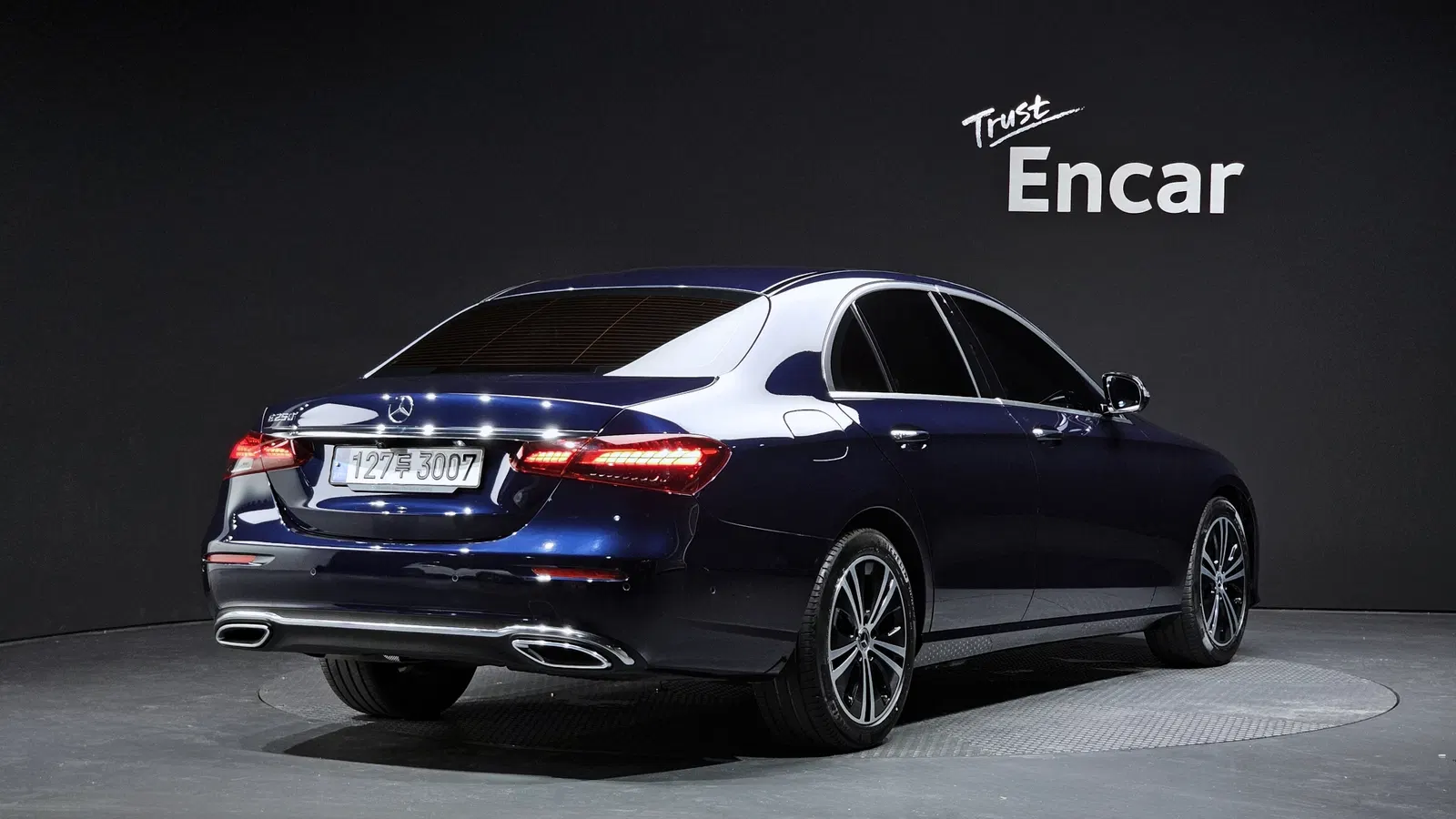 Mercedes-Benz Classe E E250 Avantgarde (W213) 2021 — photo 1 sur 32