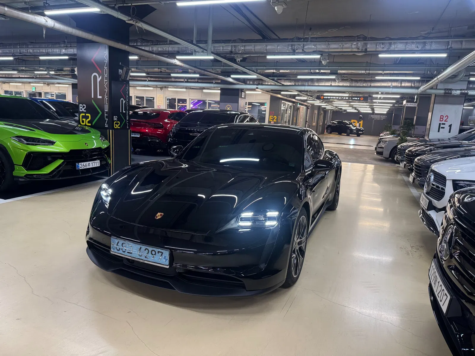 Porsche Taycan Base 2022 — photo 1 sur 26