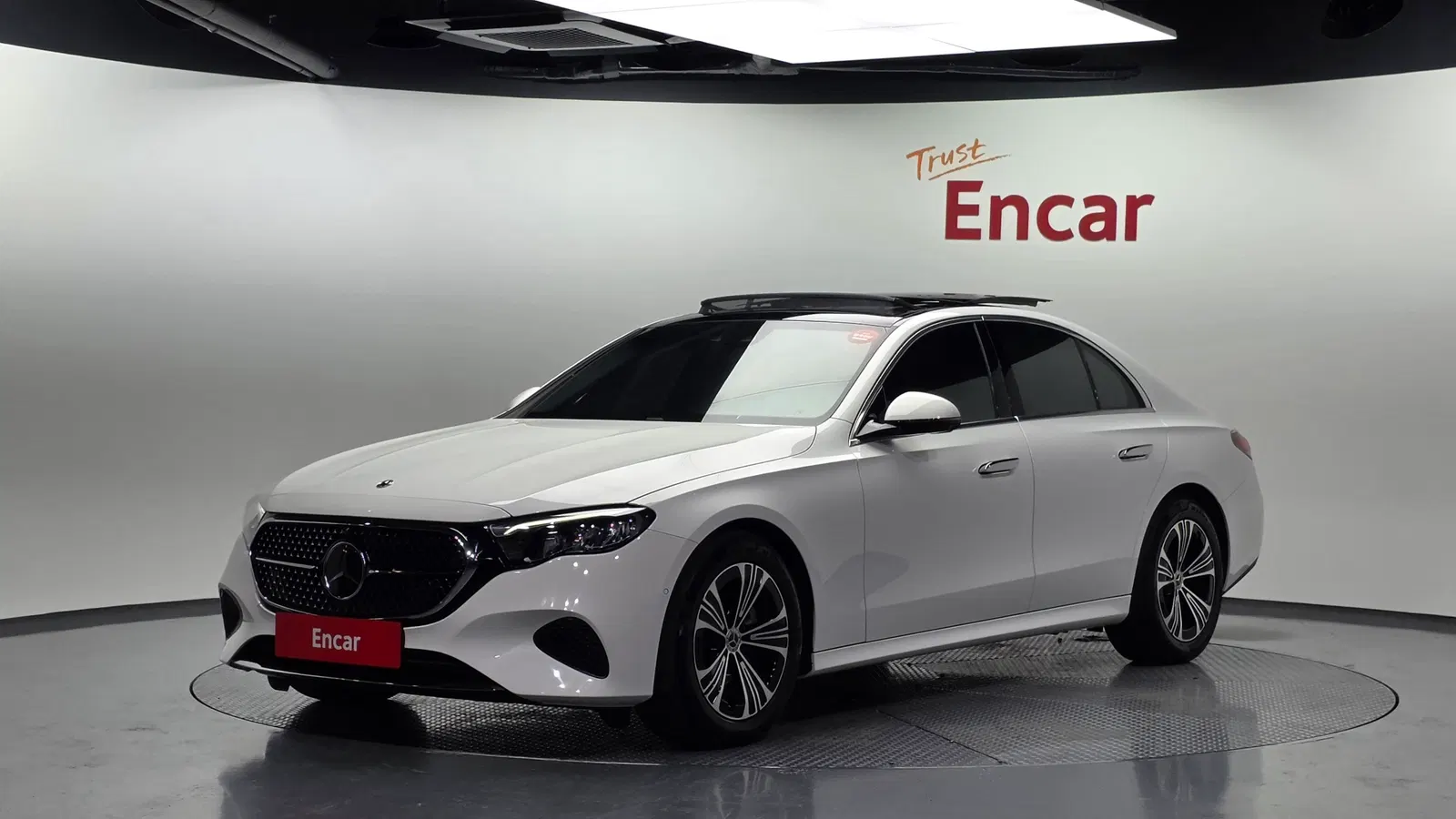 Mercedes-Benz Classe E E200 Avantgarde (W214) 2024 — photo 1 sur 32
