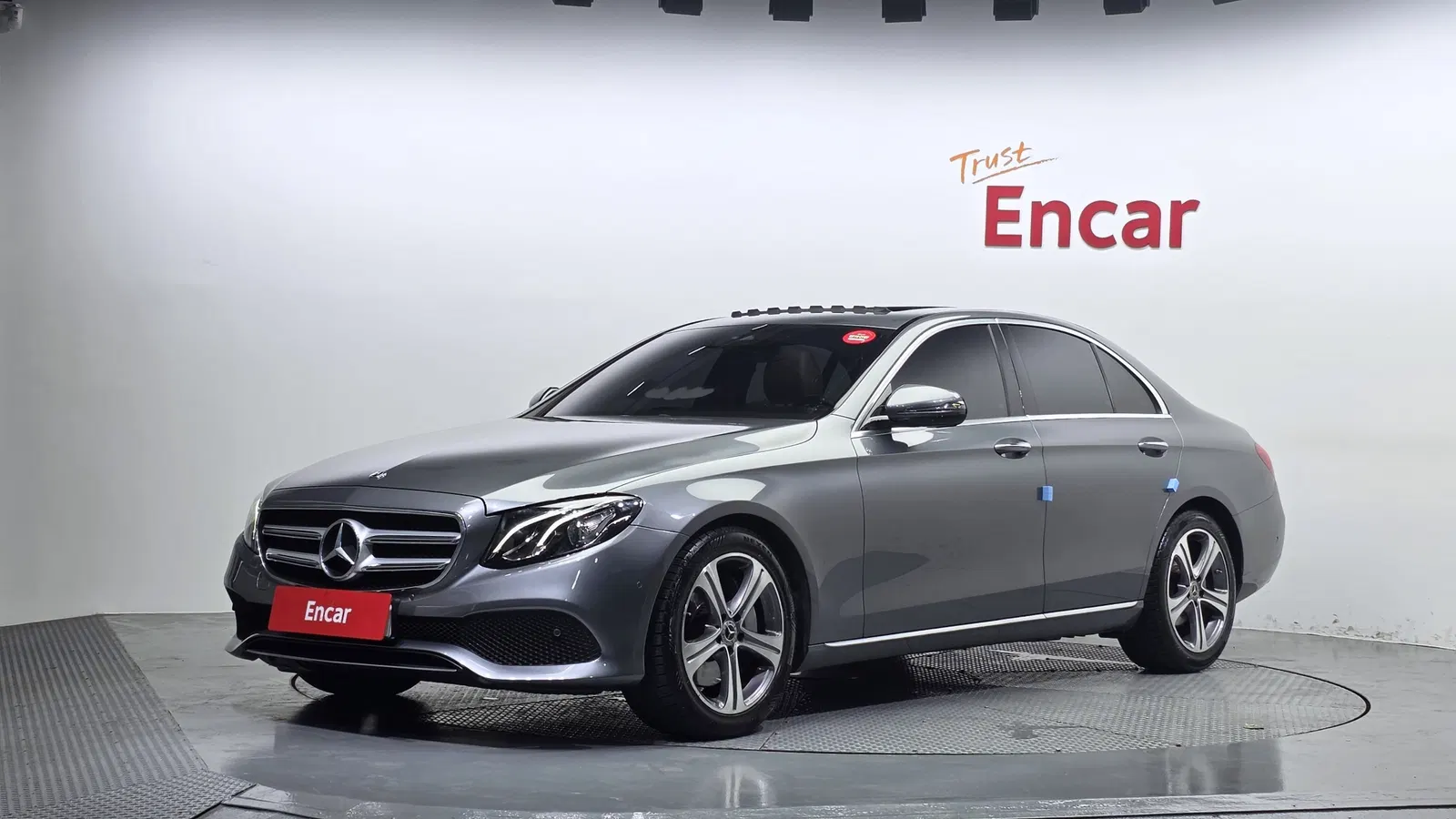 Mercedes-Benz Classe E E300 Avantgarde (W213) 2019 — photo 1 sur 33