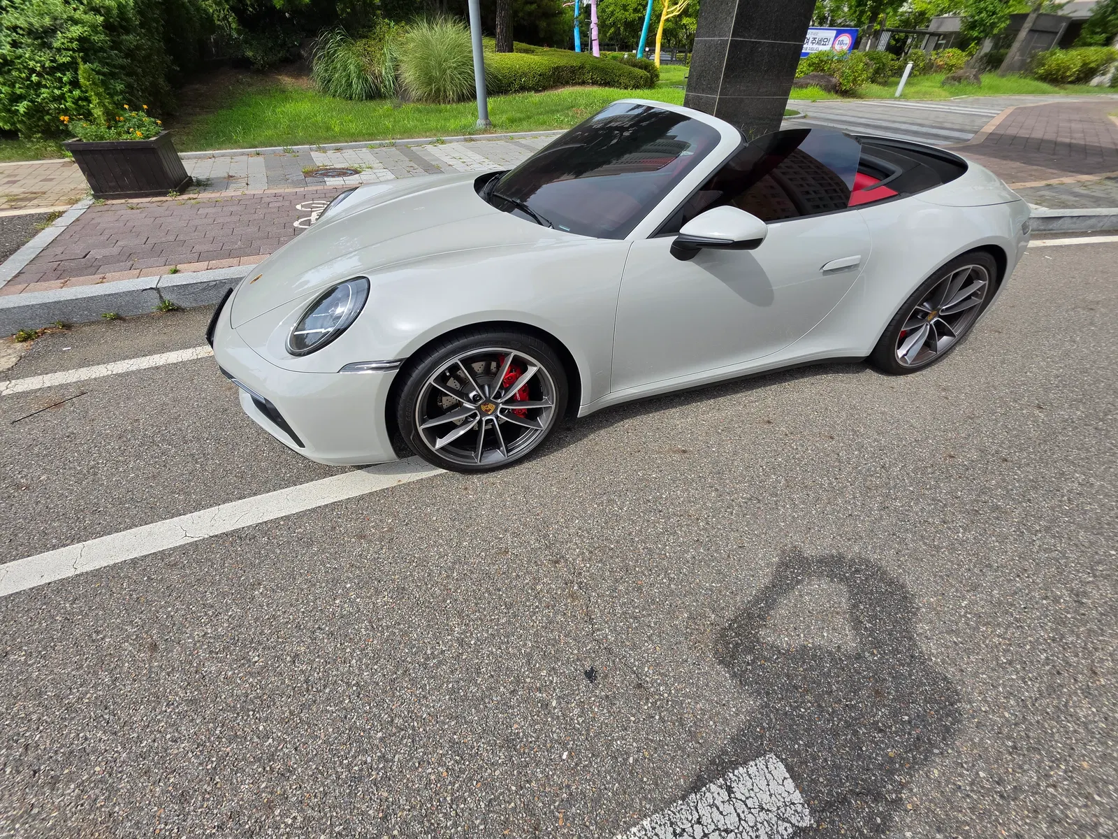 Porsche 911 (992) Carrera Cabriolet 2021 — photo 1 sur 12