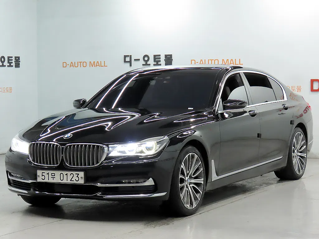BMW Série 7 (G11) 750Li xDrive 2016 — photo 1 sur 26