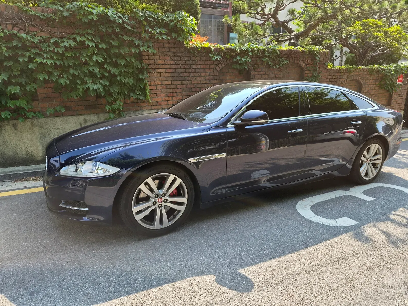 Jaguar All New XJ 3.0 SC Premium Luxury LWB 2014 — photo 1 sur 26
