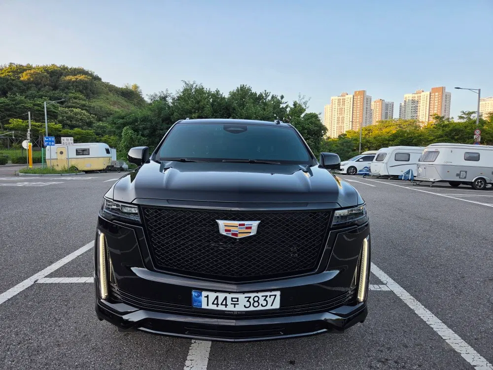 Cadillac Escalade 5e génération 6.2 ESV 2021 — photo 1 sur 20