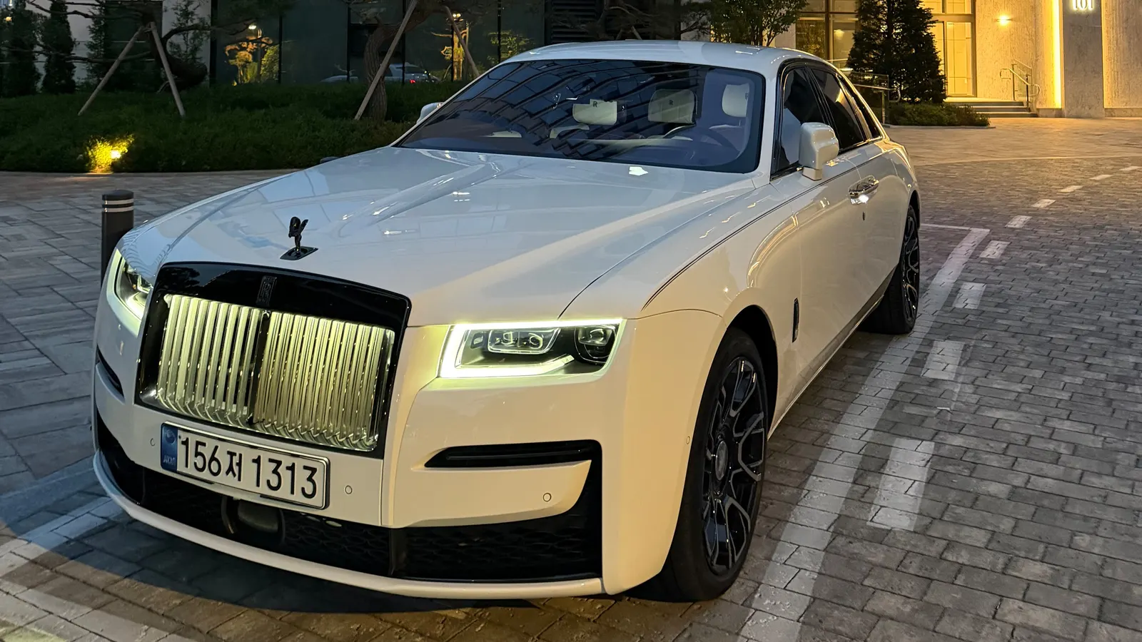 Rolls-Royce Ghost 2e génération 6.7 V12 Black Badge 2022 — photo 1 sur 16