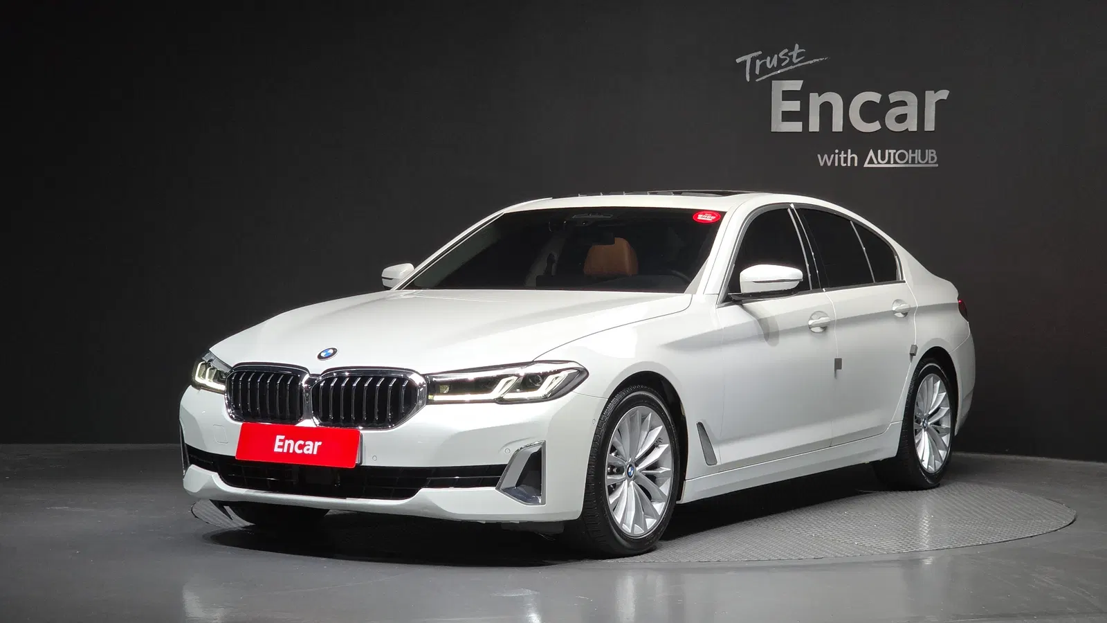 BMW Série 5 (G30) 520i Luxury 2021 — photo 1 sur 32