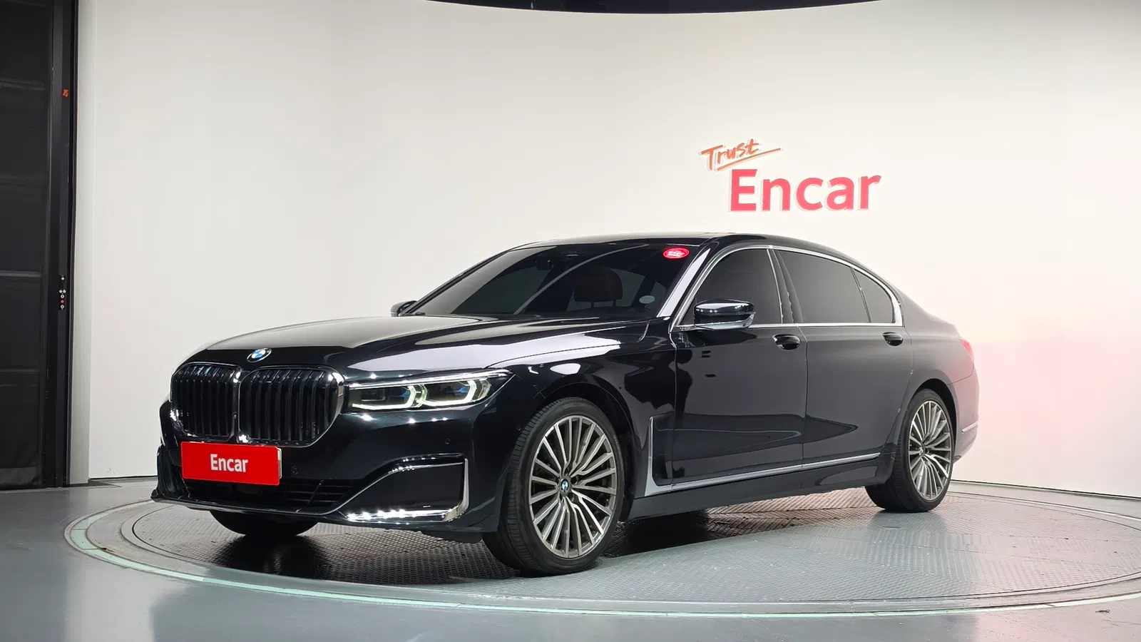 BMW Série 7 (G11) 740Ld xDrive Design Pure Excellence 2020 — photo 1 sur 37