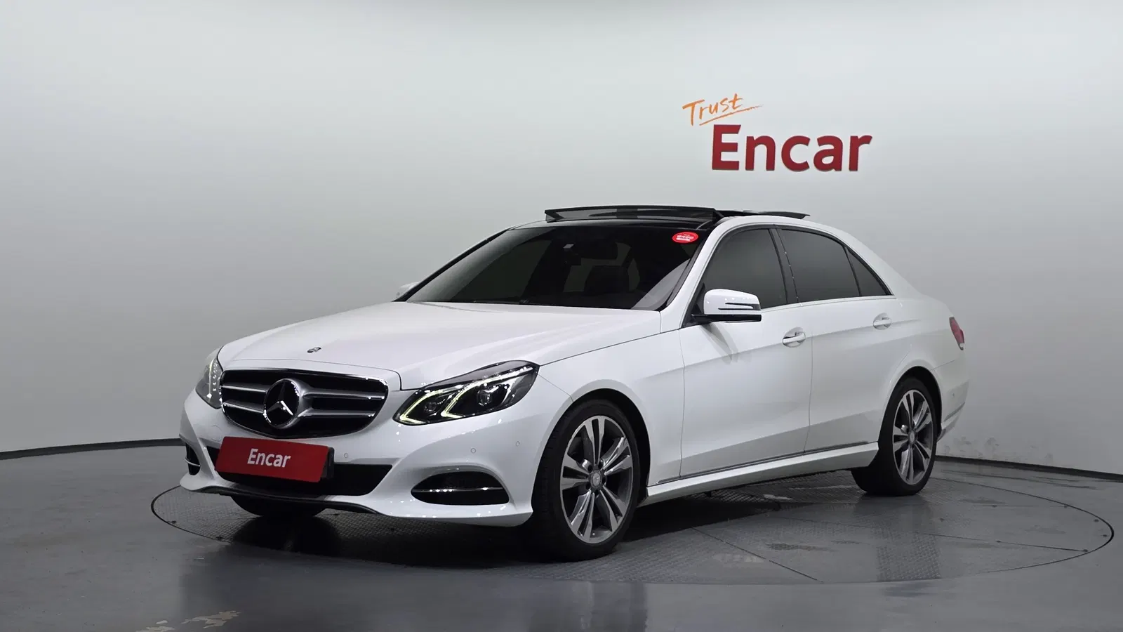 Mercedes-Benz Classe E E300 Avantgarde (W212) 2014 — photo 1 sur 20