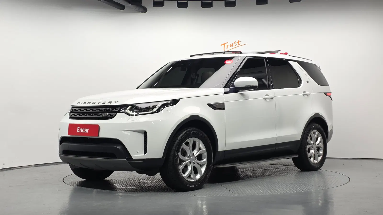 Land Rover Discovery 5 2.0 SD4 SE 2019 — photo 1 sur 20