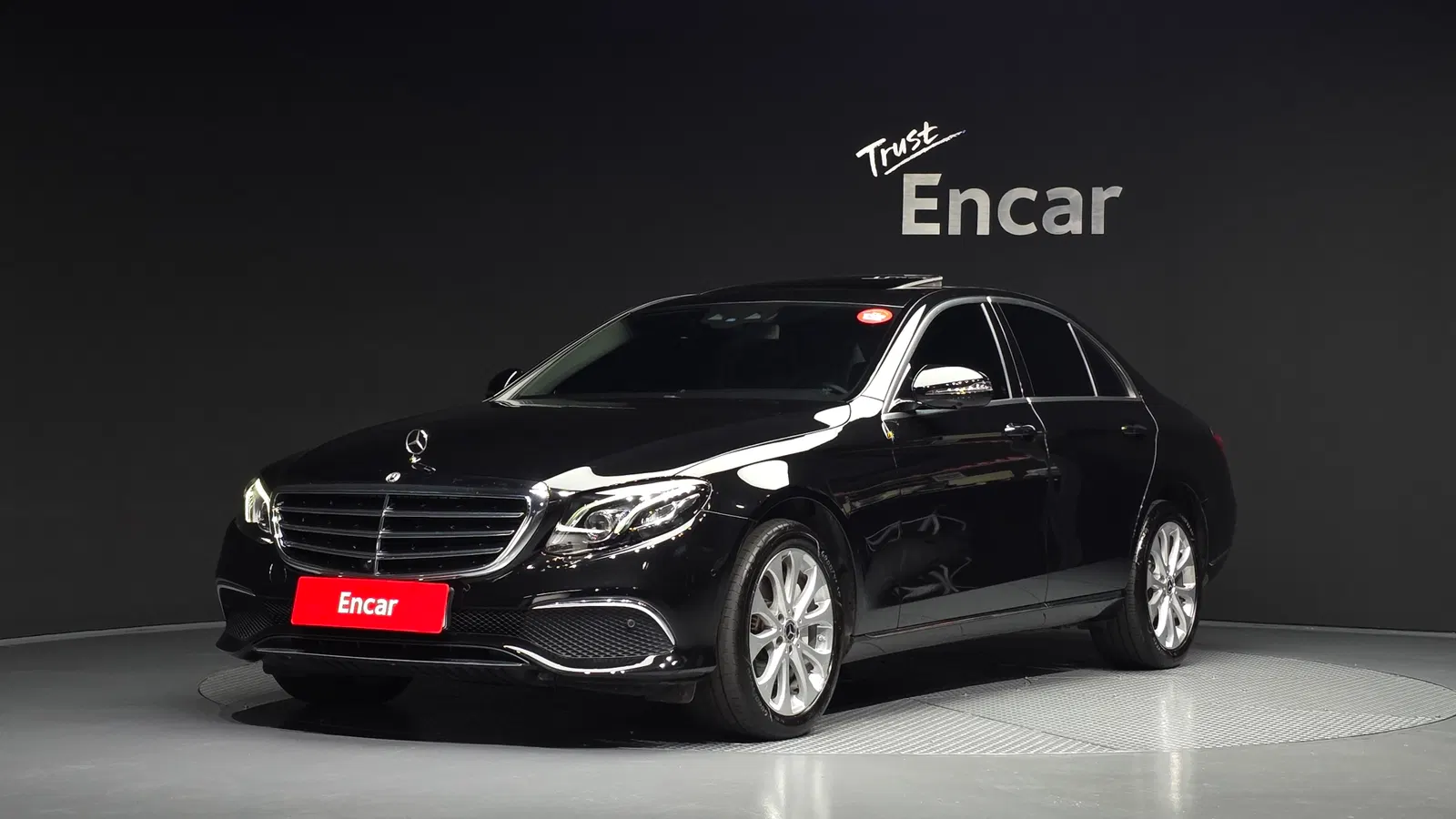 Mercedes-Benz Classe E E300 4MATIC Exclusive (W213) 2019 — photo 1 sur 32
