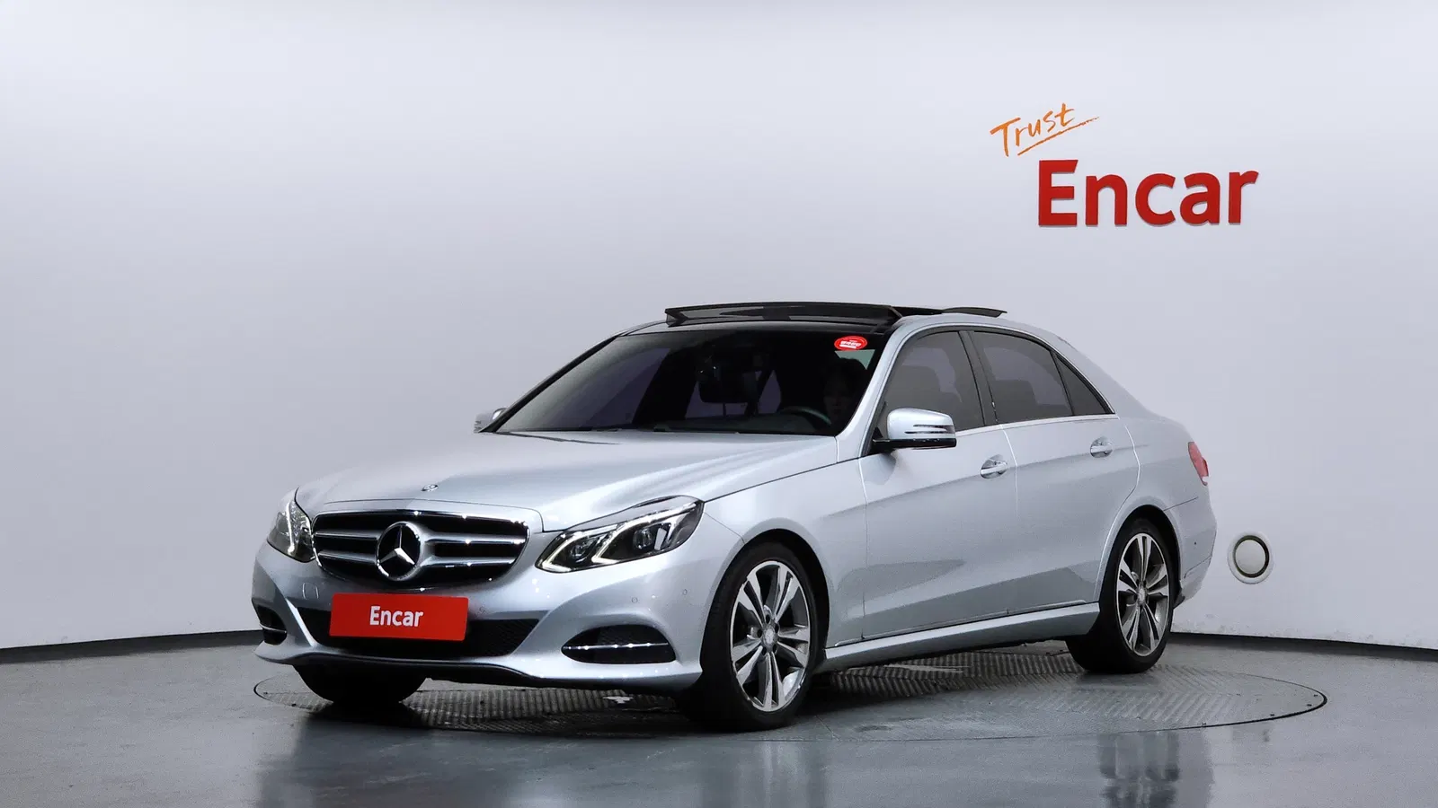 Mercedes-Benz Classe E E300 4MATIC Avantgarde (W212) 2014 — photo 1 sur 20