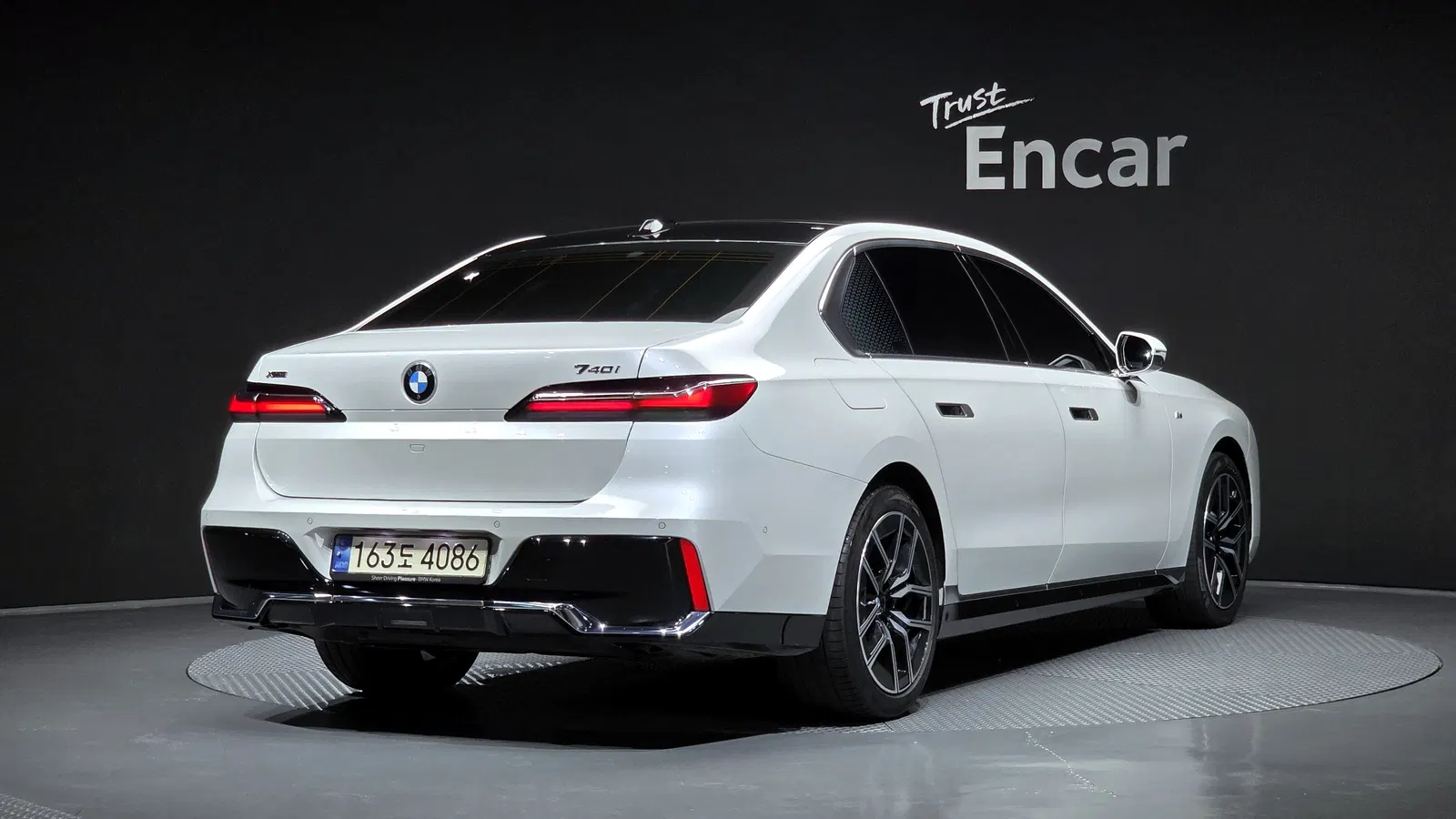 BMW Série 7 (G70) 740i xDrive M Sport 2024 — photo 1 sur 41