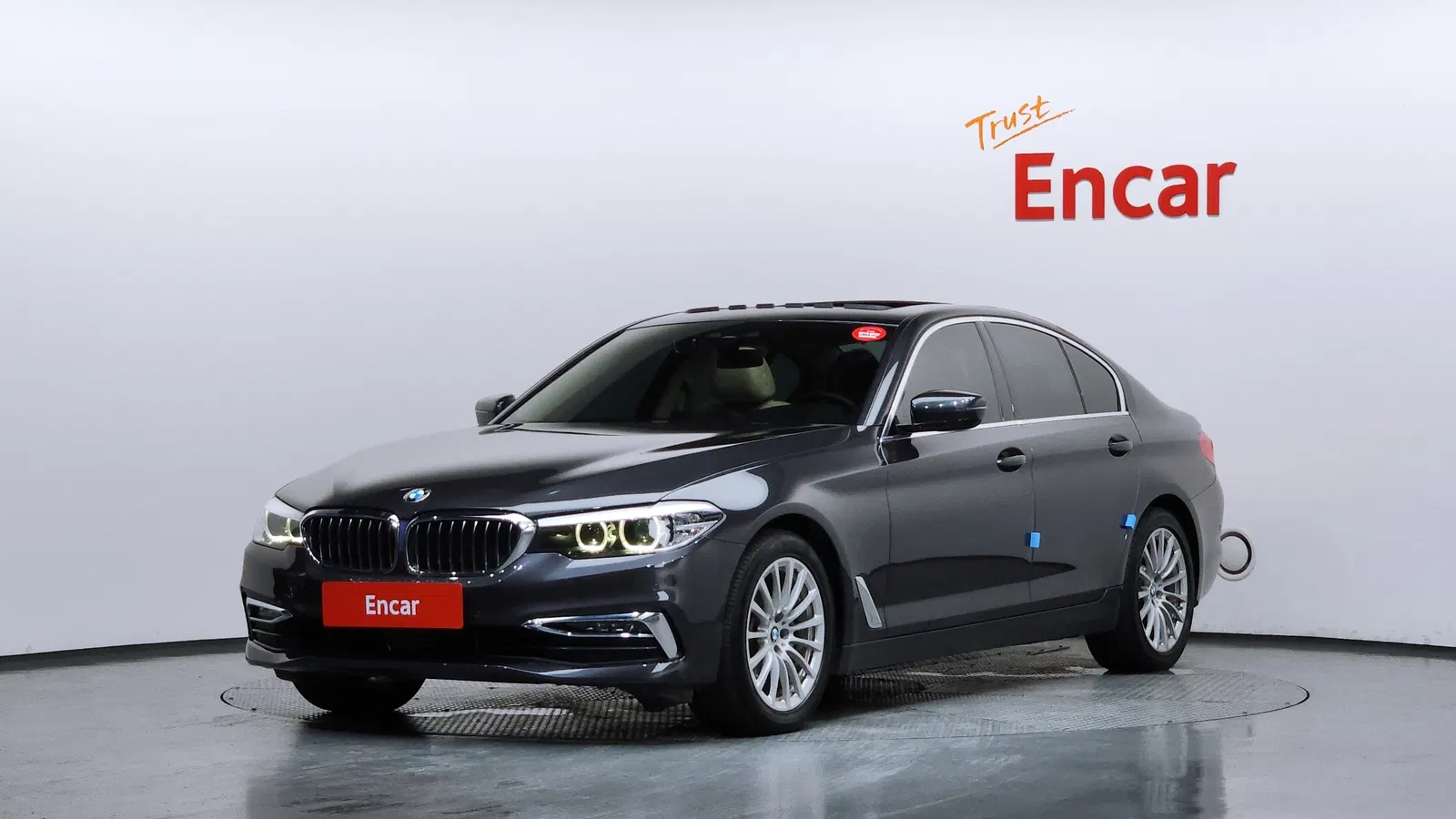 BMW Série 5 (G30) 520i Luxury 2020 — photo 1 sur 20