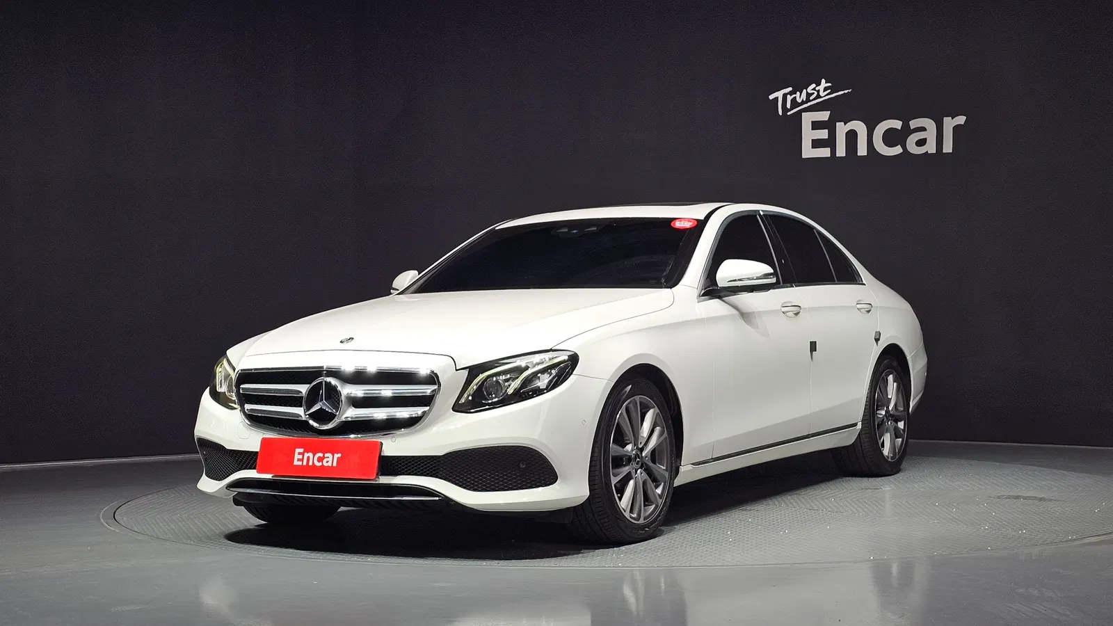 Mercedes-Benz Classe E E300 4MATIC Avantgarde (W213) 2019 — photo 1 sur 42