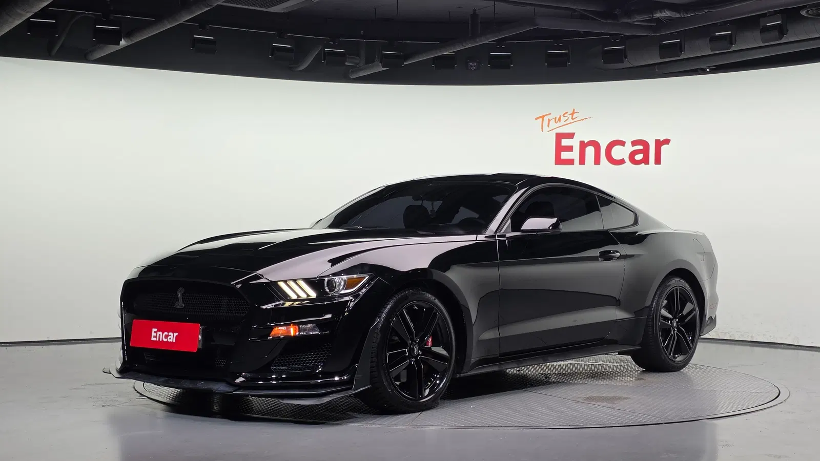 Ford Mustang Coupé 2017 — photo 1 sur 20