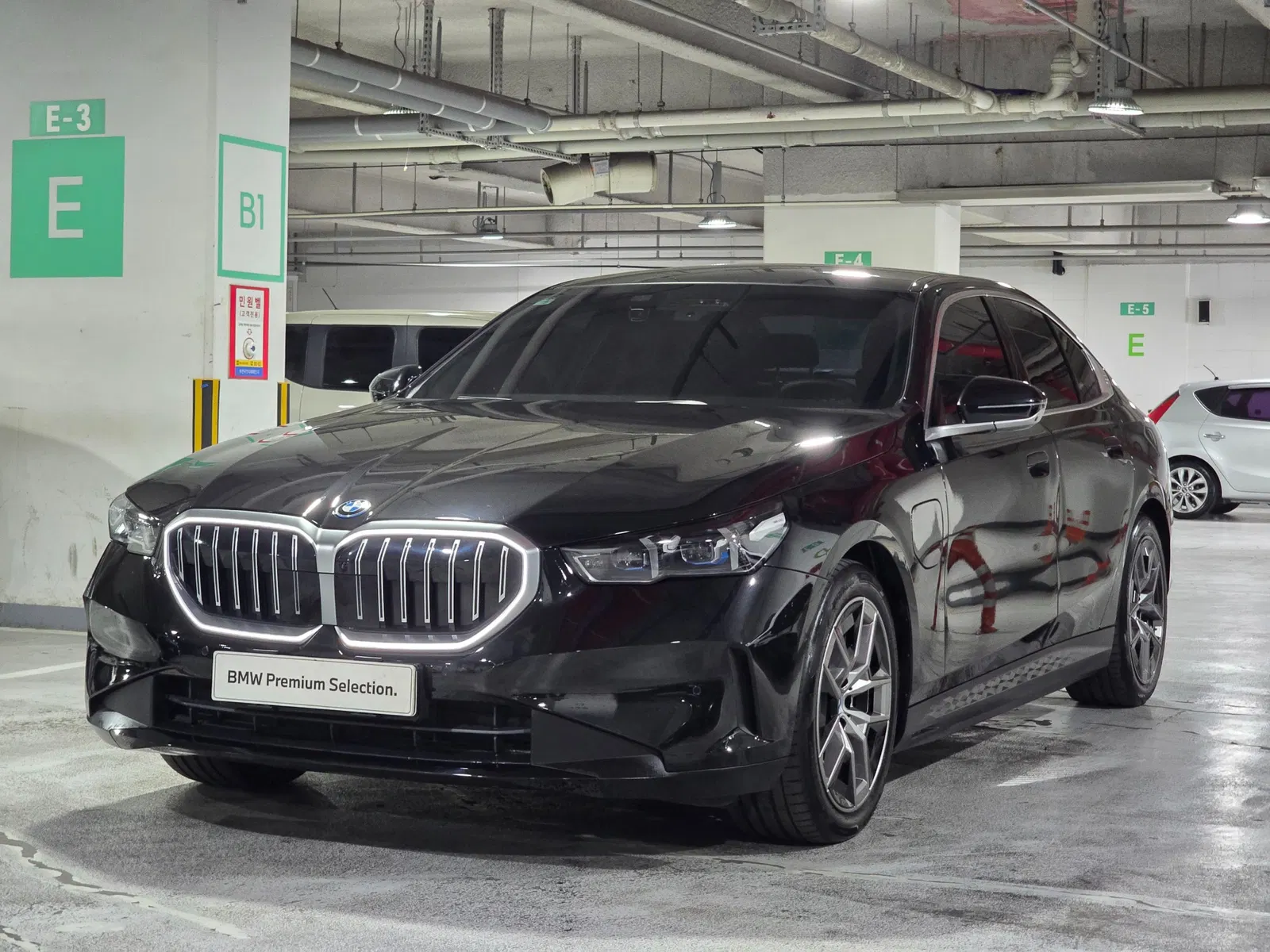 BMW Série 5 (G60) 530e 2025 — photo 1 sur 26