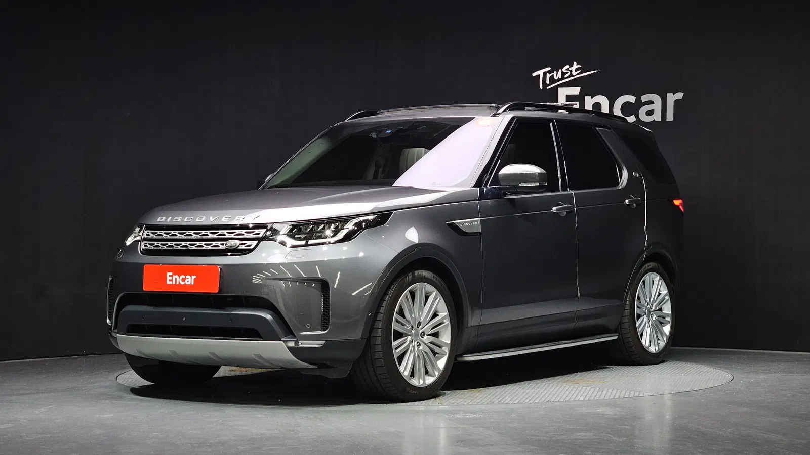 Land Rover Discovery 5 3.0 TD6 Launch Edition 2017 — photo 1 sur 20
