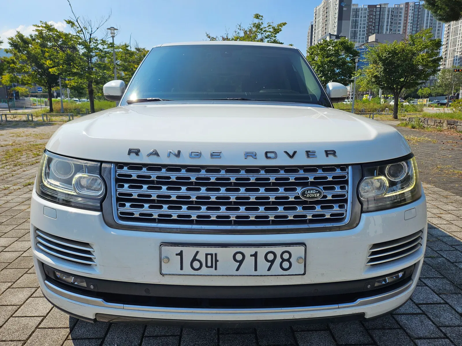 Land Rover Range Rover 4e génération 4.4 SDV8 Vogue SE Diesel 2015 — photo 1 sur 26