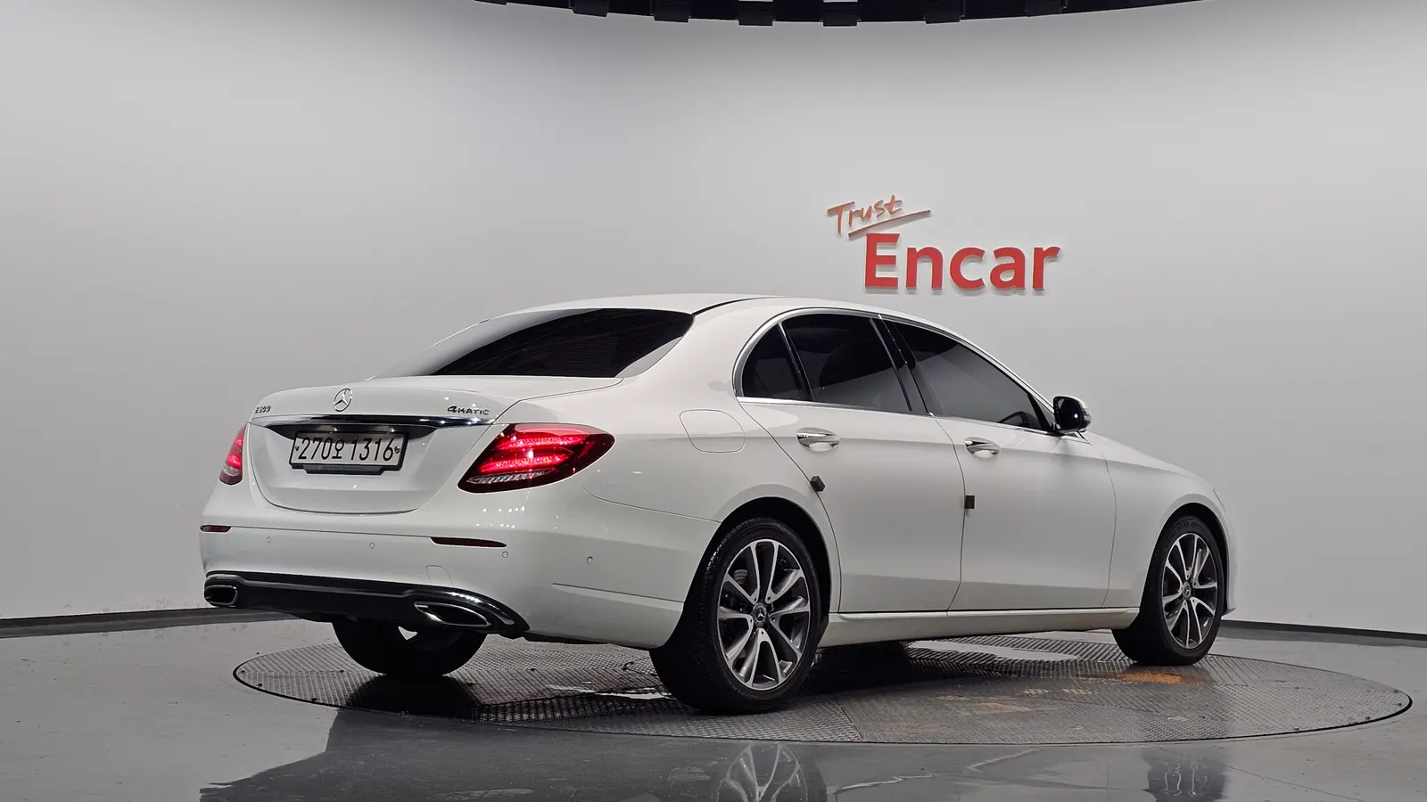 Mercedes-Benz Classe E E300 4MATIC Avantgarde (W213) 2019 — photo 1 sur 34