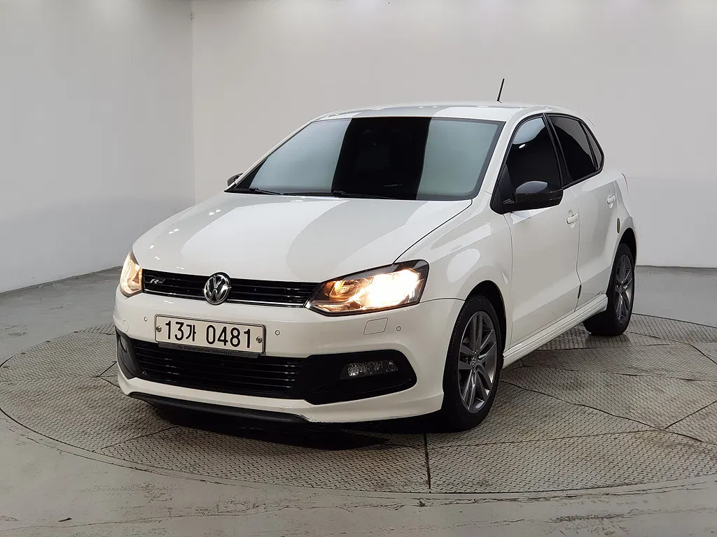 Volkswagen Polo 1.4 TDI R-Line 2016 — photo 1 sur 26