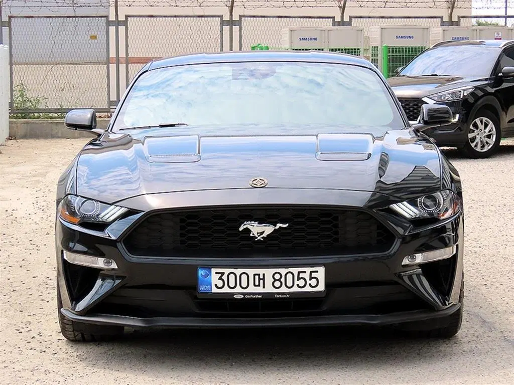 Ford Mustang Coupé 2023 — photo 1 sur 24