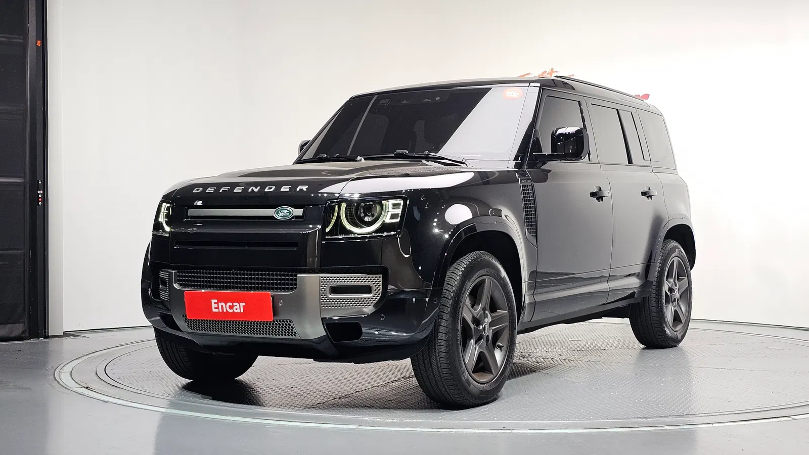 Land Rover Defender (L663) 110 P300 X-Dynamic SE 2025 — photo 1 sur 36