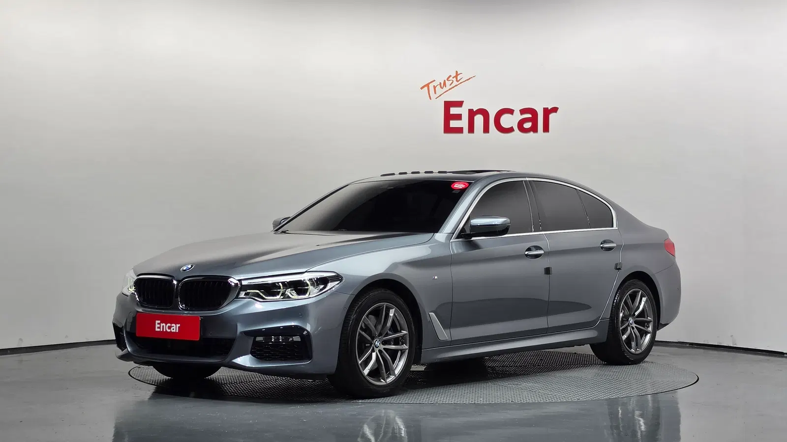 BMW Série 5 (G30) 530i xDrive M Sport 2018 — photo 1 sur 34