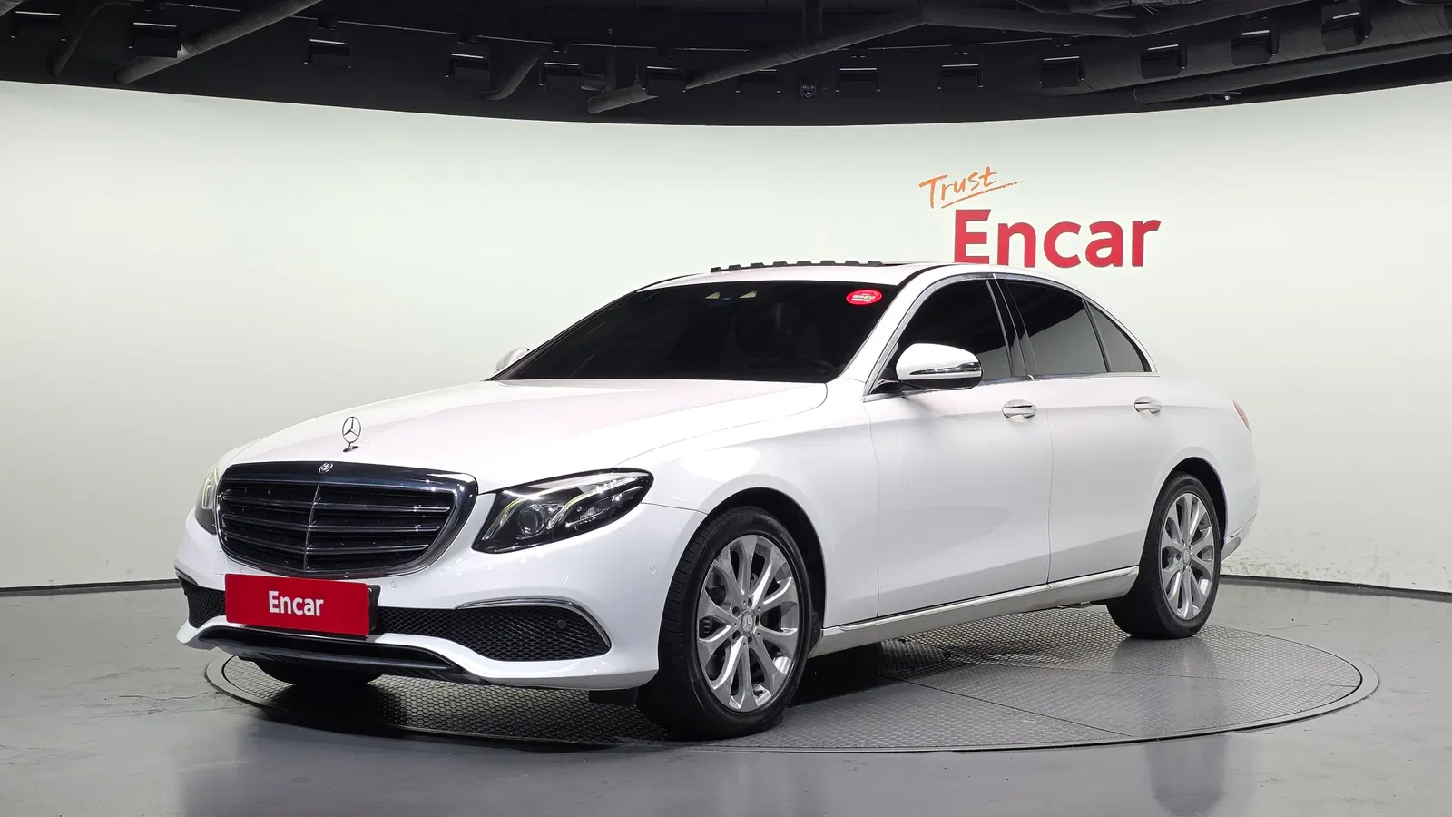 Mercedes-Benz Classe E E220d Exclusive (W213) 2017 — photo 1 sur 25