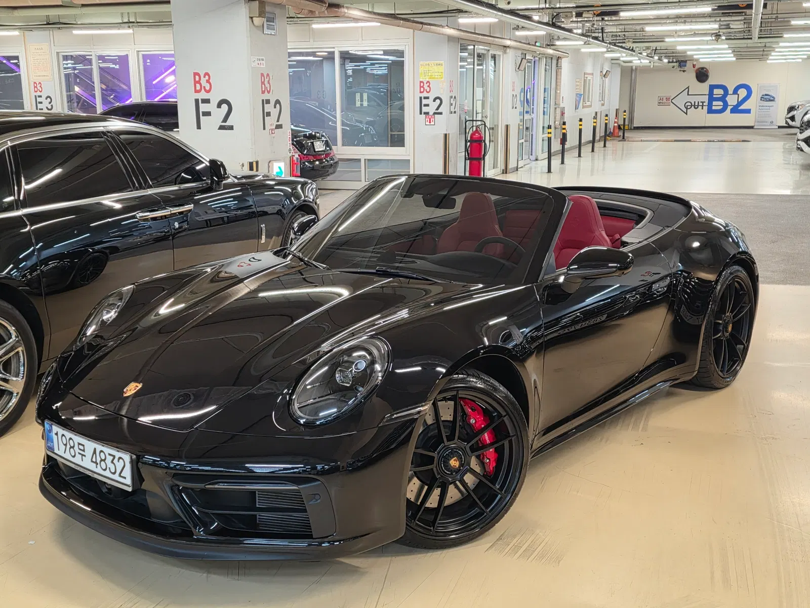 Porsche 911 (992) Carrera 4 GTS Cabriolet 2023 — photo 1 sur 26