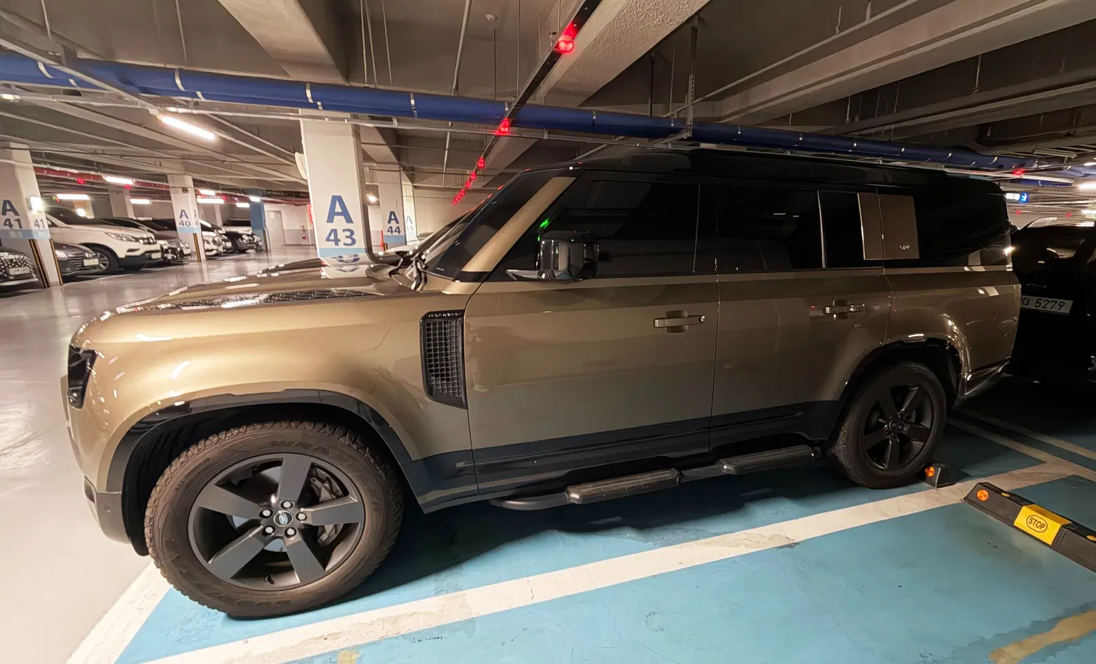 Land Rover Defender (L663) 130 P400 X-Dynamic HSE 2024 — photo 1 sur 21