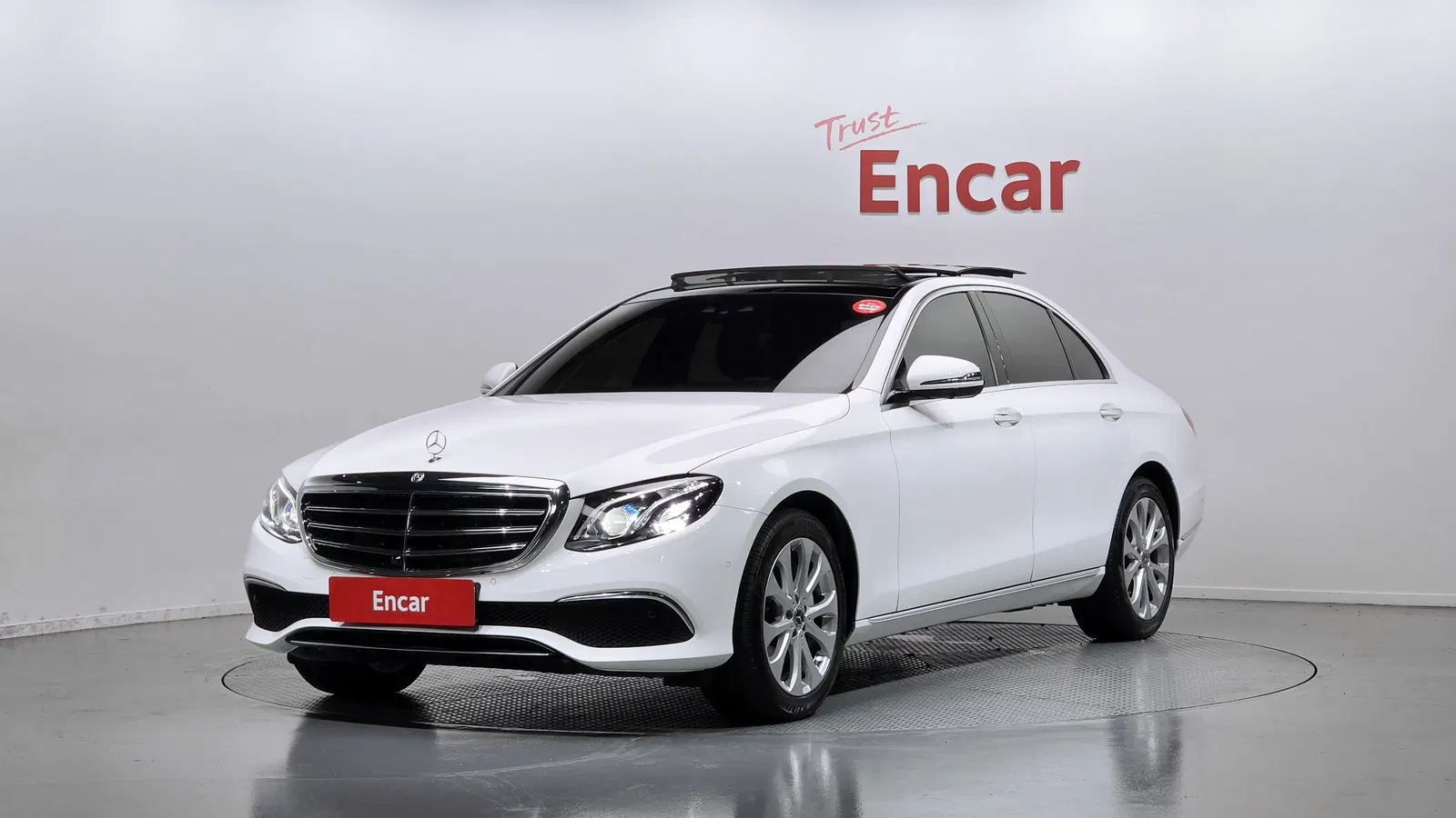 Mercedes-Benz Classe E E300 Exclusive (W213) 2019 — photo 1 sur 30