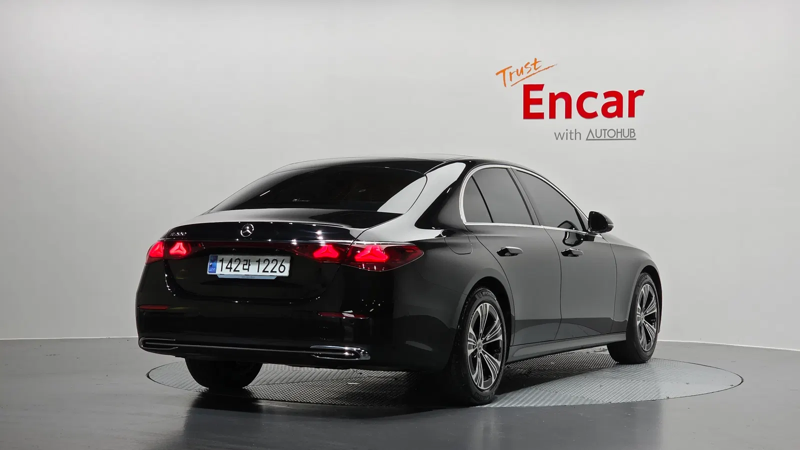 Mercedes-Benz Classe E E200 Avantgarde (W214) 2025 — photo 1 sur 35