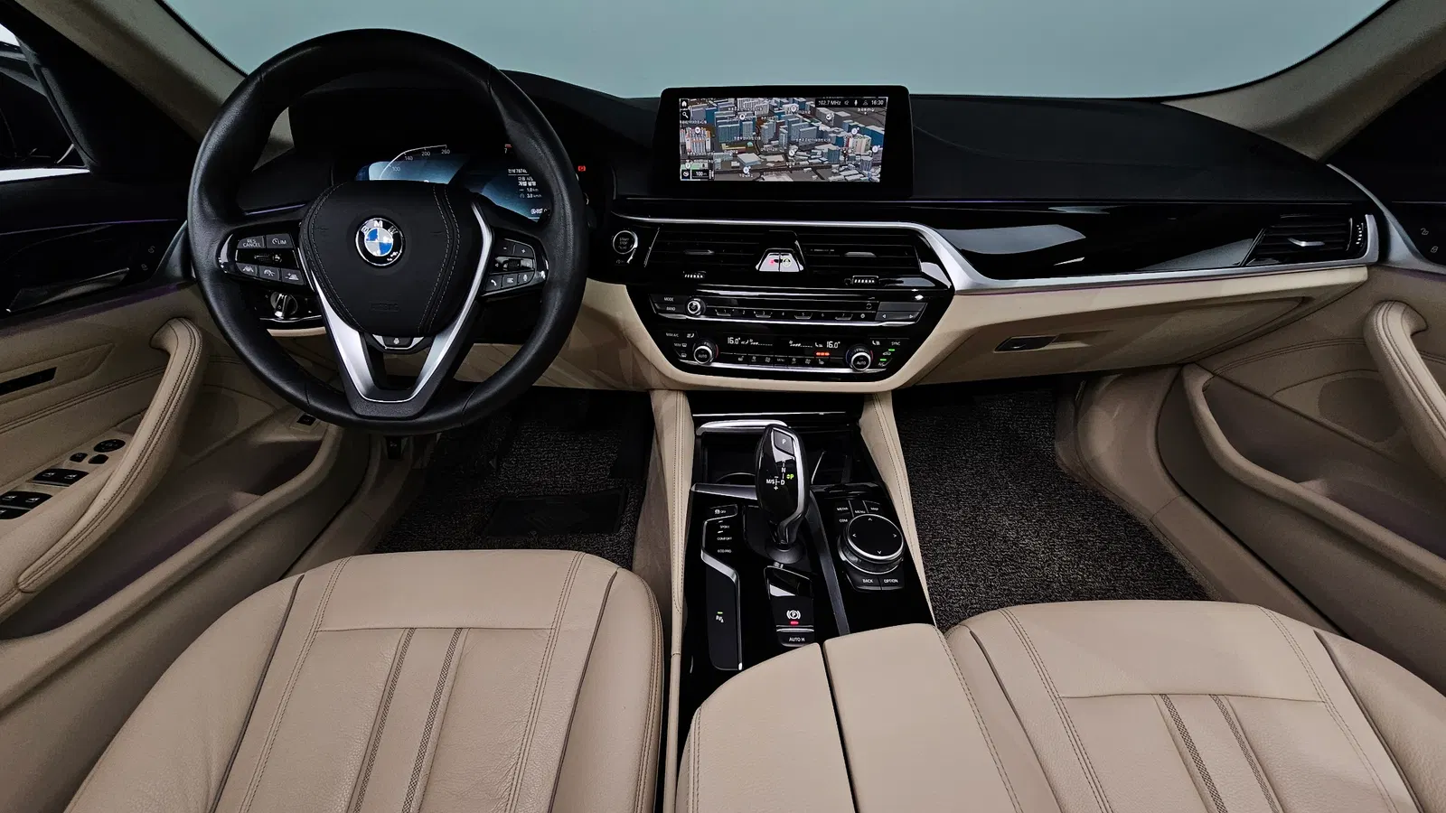 BMW Série 5 (G30) 520i Luxury 2020 — photo 1 sur 39