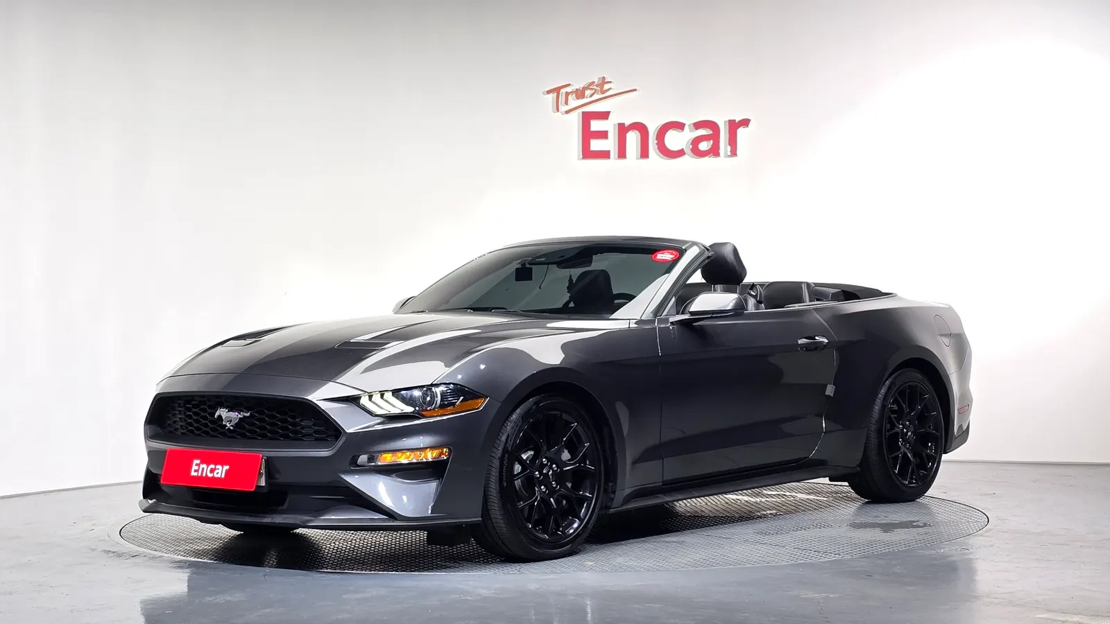 Ford Mustang Convertible 2020 — photo 1 sur 37