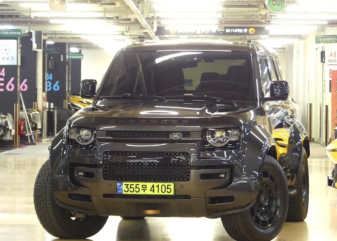 Land Rover Defender (L663) 110 P635 Octa Edition 1 2025 — photo 1 sur 26