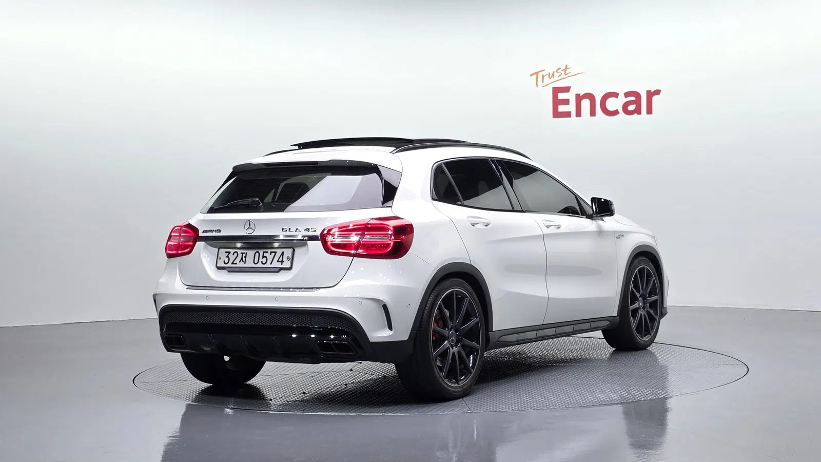 Mercedes-AMG GLA GLA45 4MATIC (X156) 2016 — photo 1 sur 31