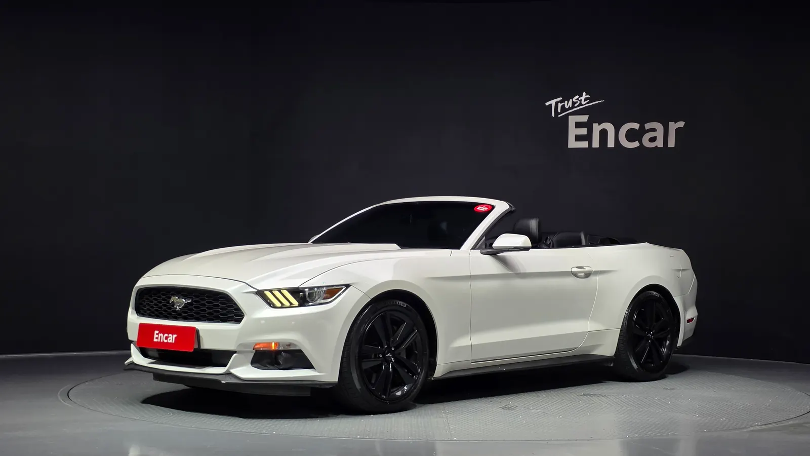 Ford Mustang Convertible 2017 — photo 1 sur 36
