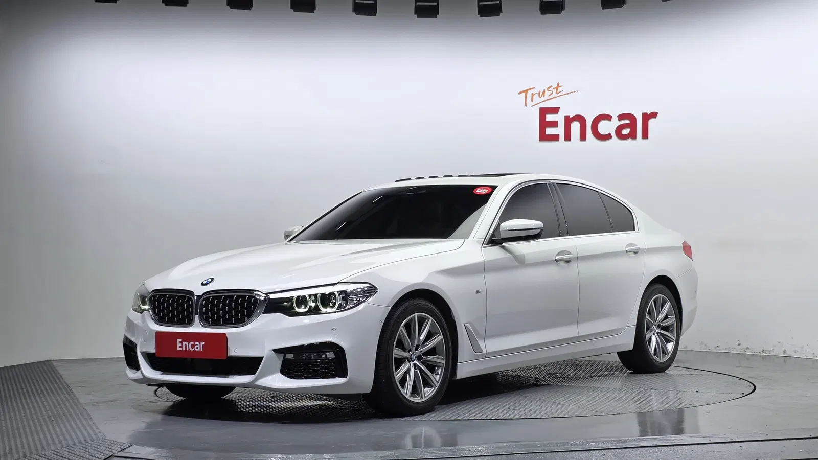 BMW Série 5 (G30) 520i Luxury 2018 — photo 1 sur 38
