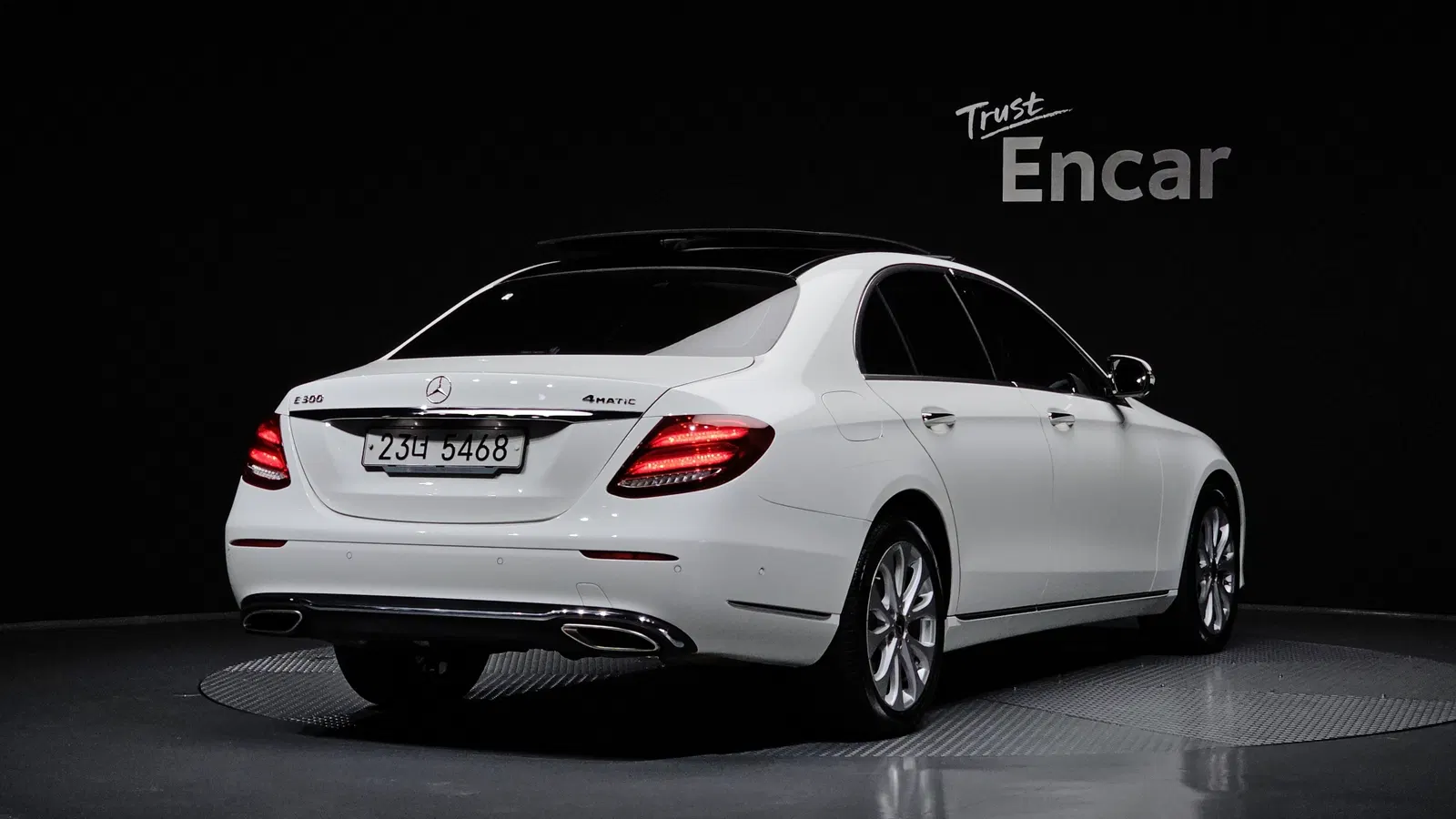Mercedes-Benz Classe E E300 4MATIC Exclusive (W213) 2019 — photo 1 sur 33