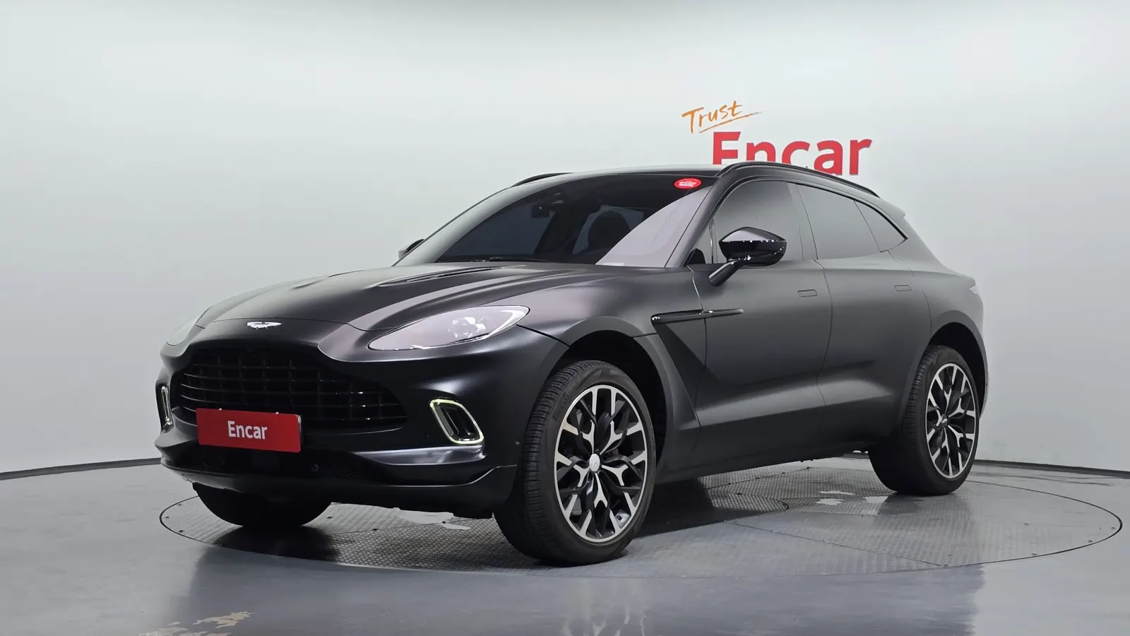 Aston Martin DBX 4.0 V8 2021 — photo 1 sur 20