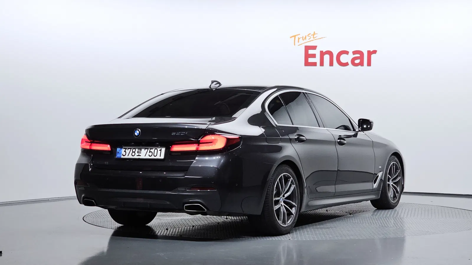 BMW Série 5 (G30) 520i M Sport 2021 — photo 1 sur 35