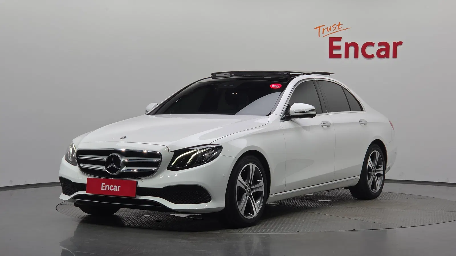 Mercedes-Benz Classe E E300 Avantgarde (W213) 2019 — photo 1 sur 26