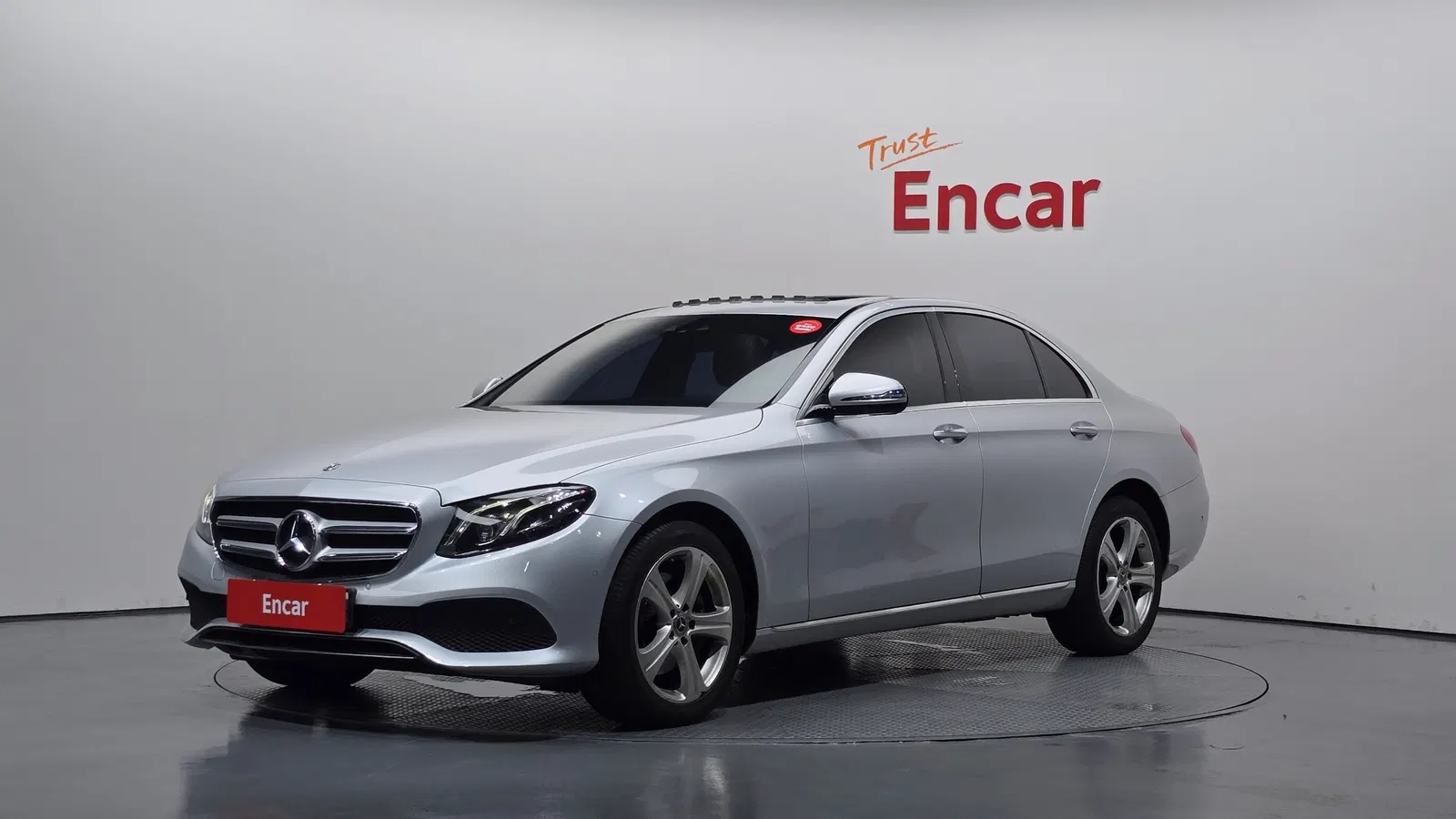 Mercedes-Benz Classe E E220d 4MATIC Avantgarde (W213) 2017 — photo 1 sur 26