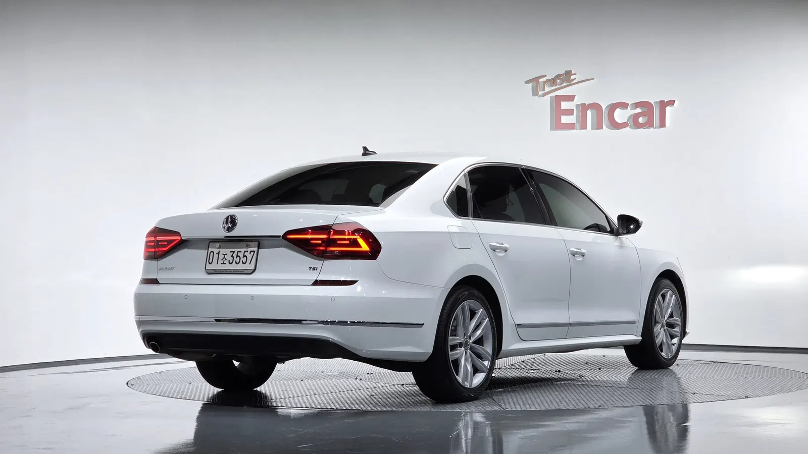 Volkswagen Passat 2.0 TSI 2018 — photo 1 sur 43