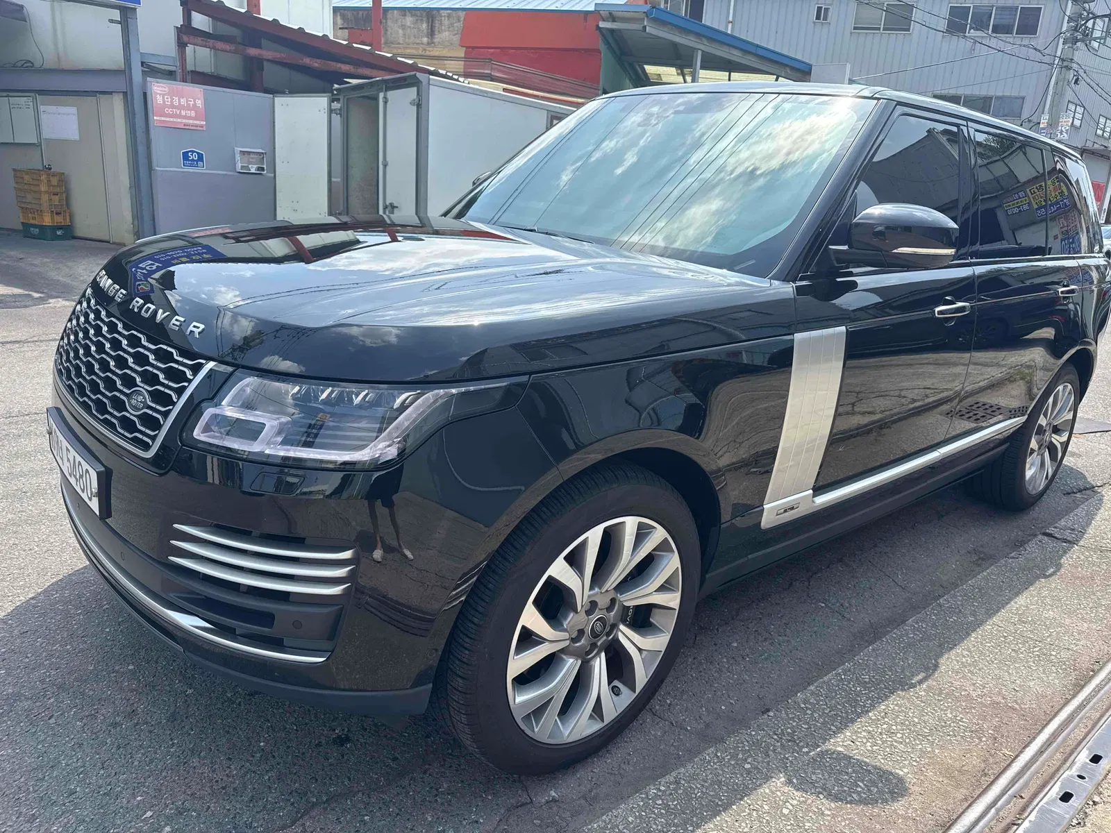 Land Rover Range Rover 4e génération 4.4 SDV8 AB LWB Diesel 2019 — photo 1 sur 17