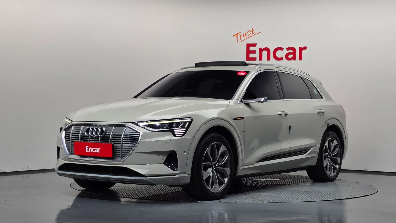 Audi e-tron 55 Quattro 2020 — photo 1 sur 37