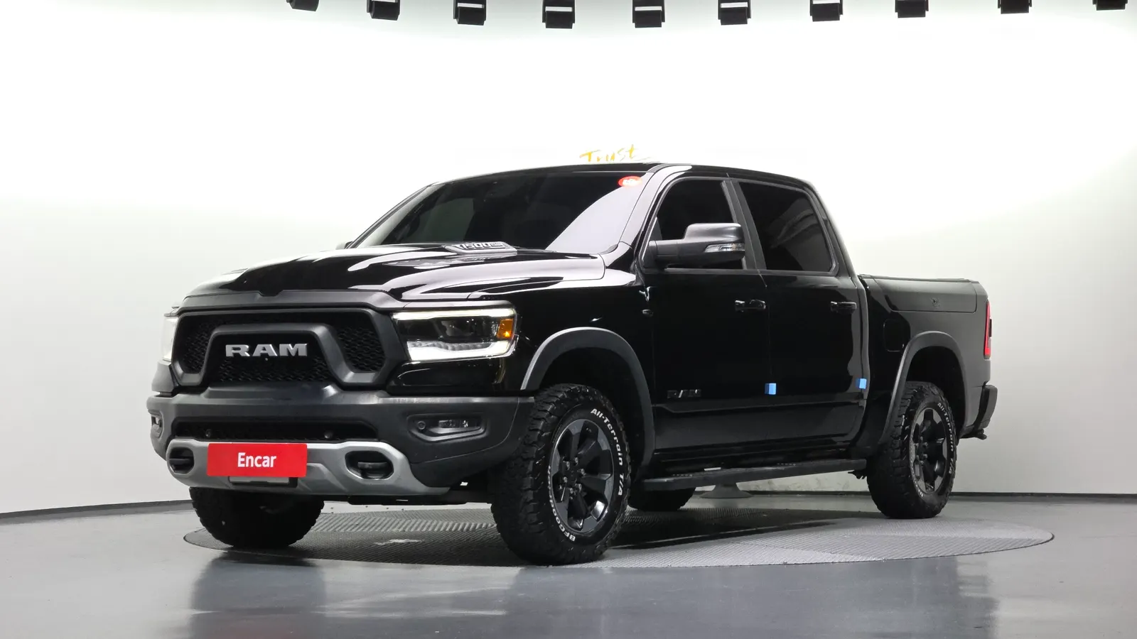 Dodge RAM Pickup 5.7 2019 — photo 1 sur 38