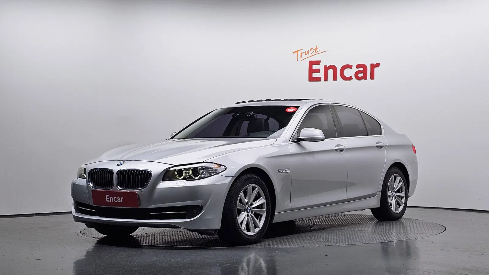 BMW Série 5 (F10) 528i 2010 — photo 1 sur 20