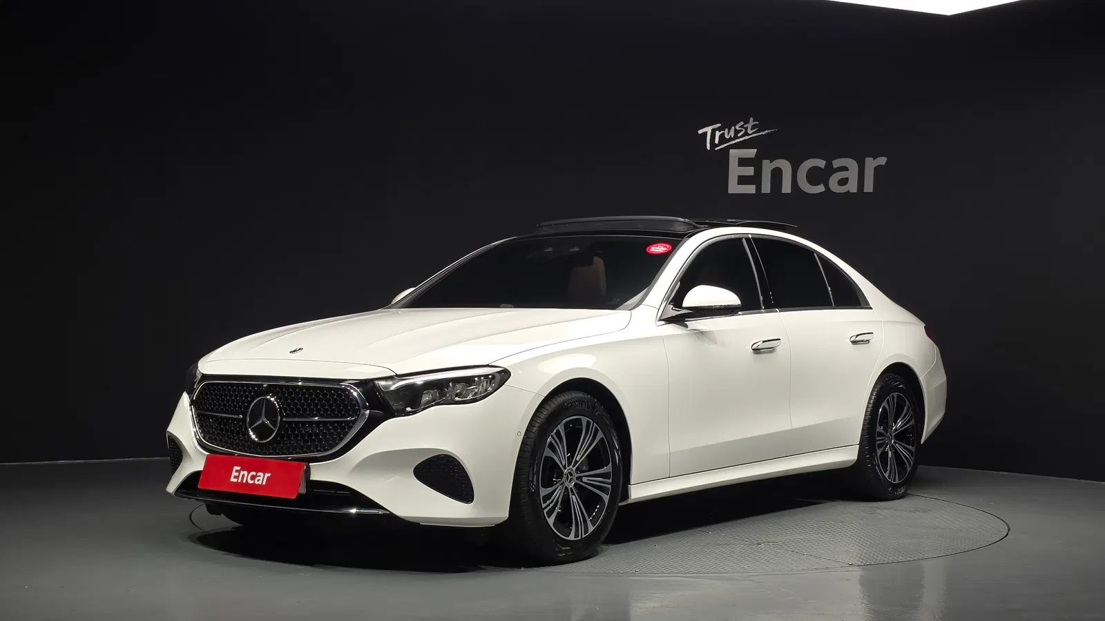 Mercedes-Benz Classe E E200 Avantgarde (W214) 2026 — photo 1 sur 32